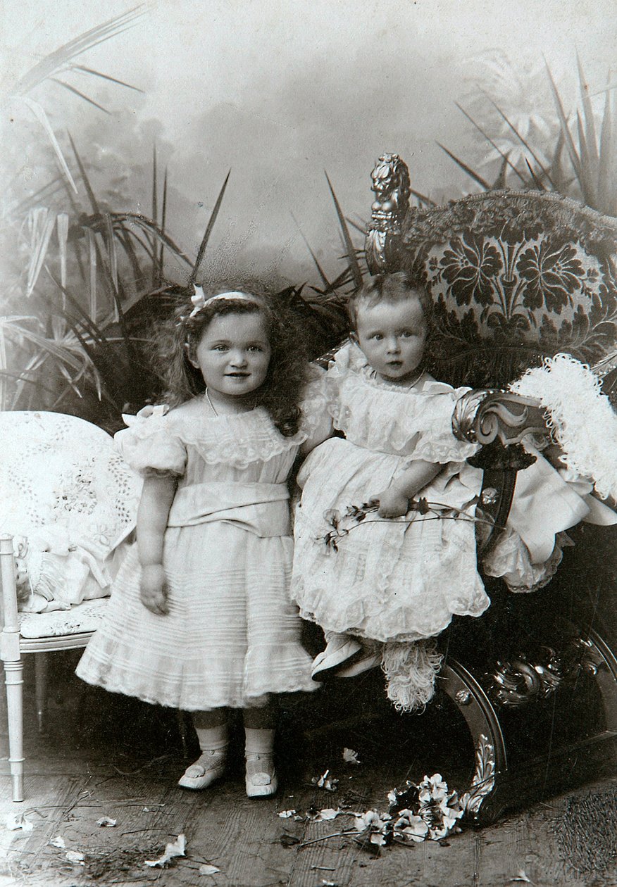 Grootvorstinnen Olga Nikolaevna en Tatiana Nikolaievna van Rusland, eind 19e eeuw door K. von Hahn