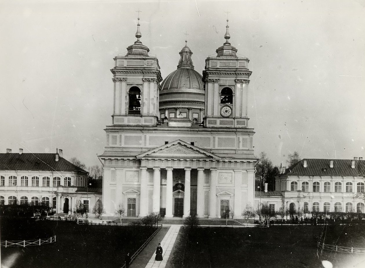 De Drie-eenheidskathedraal van het Sint-Alexander Nevski Klooster in Sint-Petersburg, 1910s door Karl Karlovich Bulla