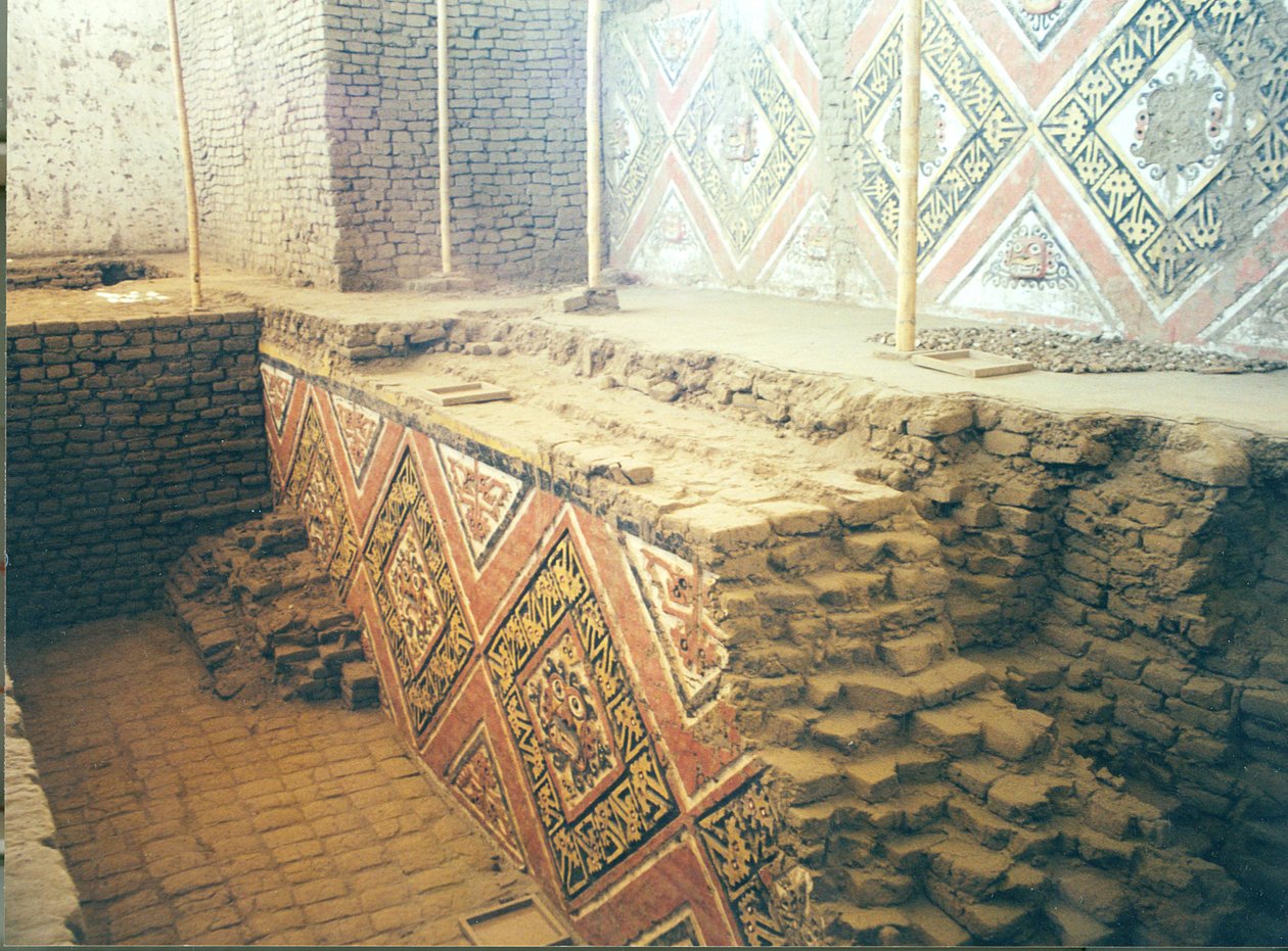 Interieur van de piramide, mogelijk een tempelcomplex, gebouwd door de Moche, ca. AD200-500 (foto) (voor detail zie 138729) door Katie Attenborough