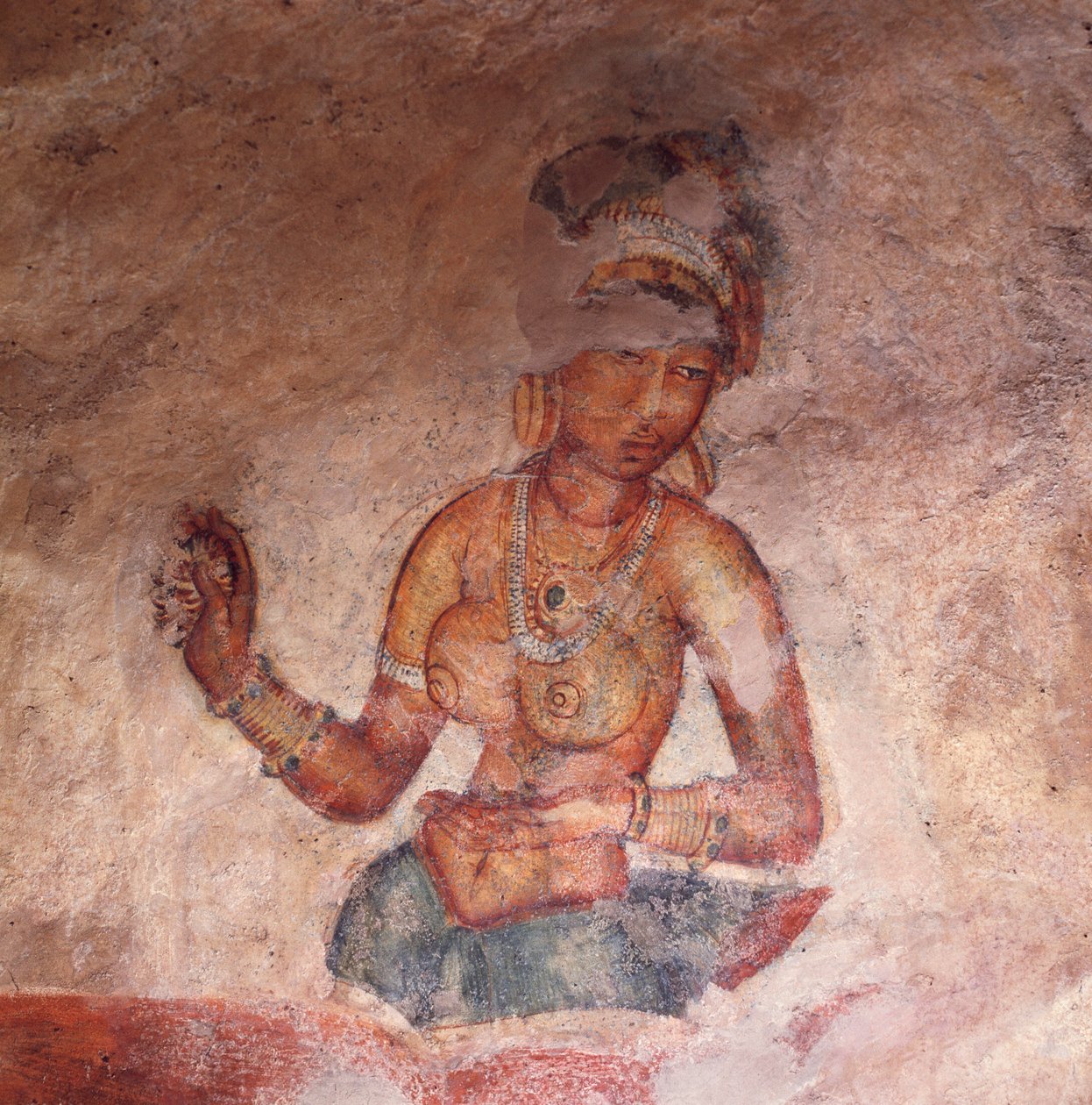 Apsaras, hemelse nimf die een offer brengt, fresco, versterkte citadel van Sigiriya (UNESCO Werelderfgoedlijst) door Alec Hunter
