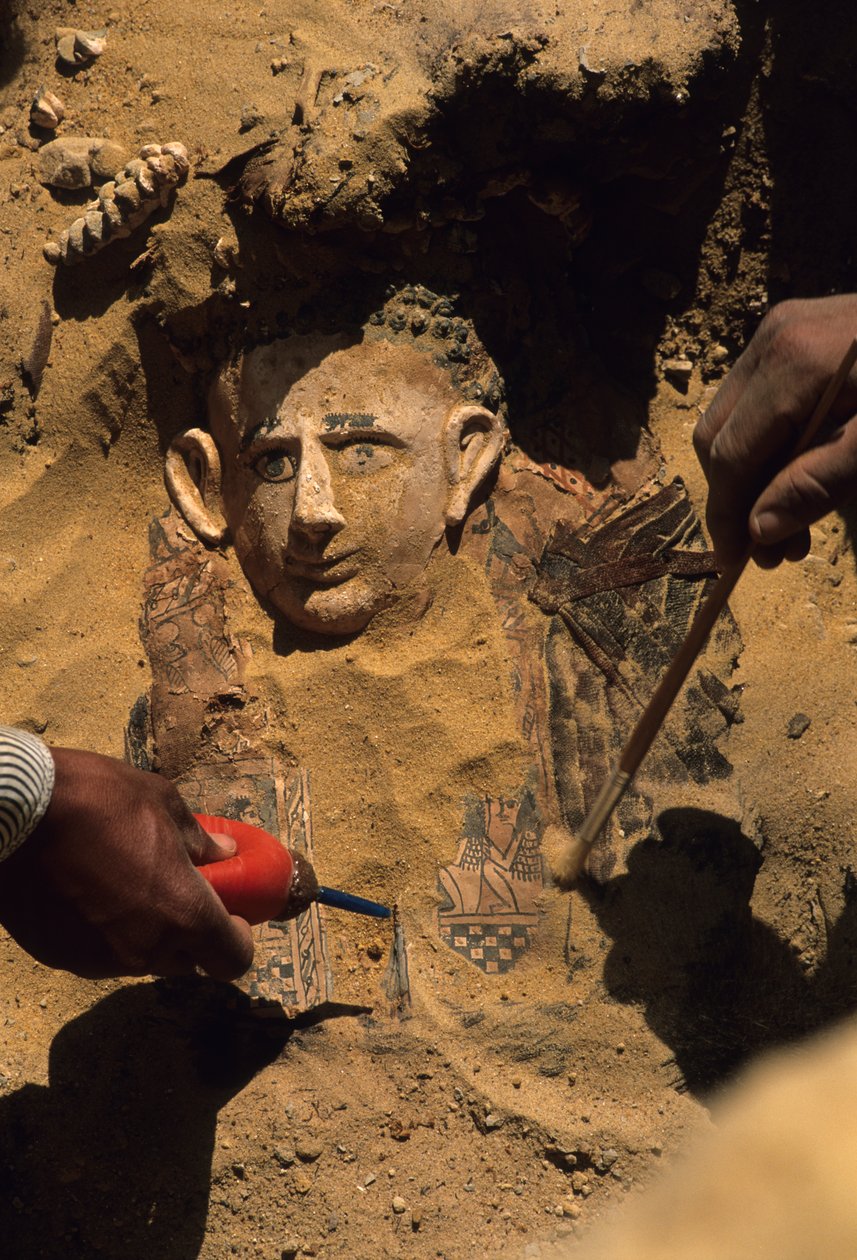 Mummie van een volwassen man, Bahariya, Grieks-Romeinse periode door Kenneth Garrett