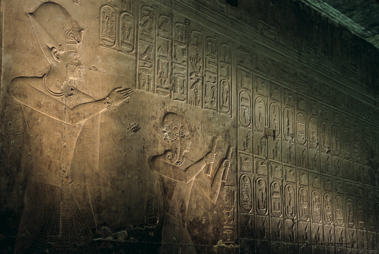 Oudste bekende koningslijst, Seti I-tempel in Abydos, Seti I staat achter Ramses. door Kenneth Garrett