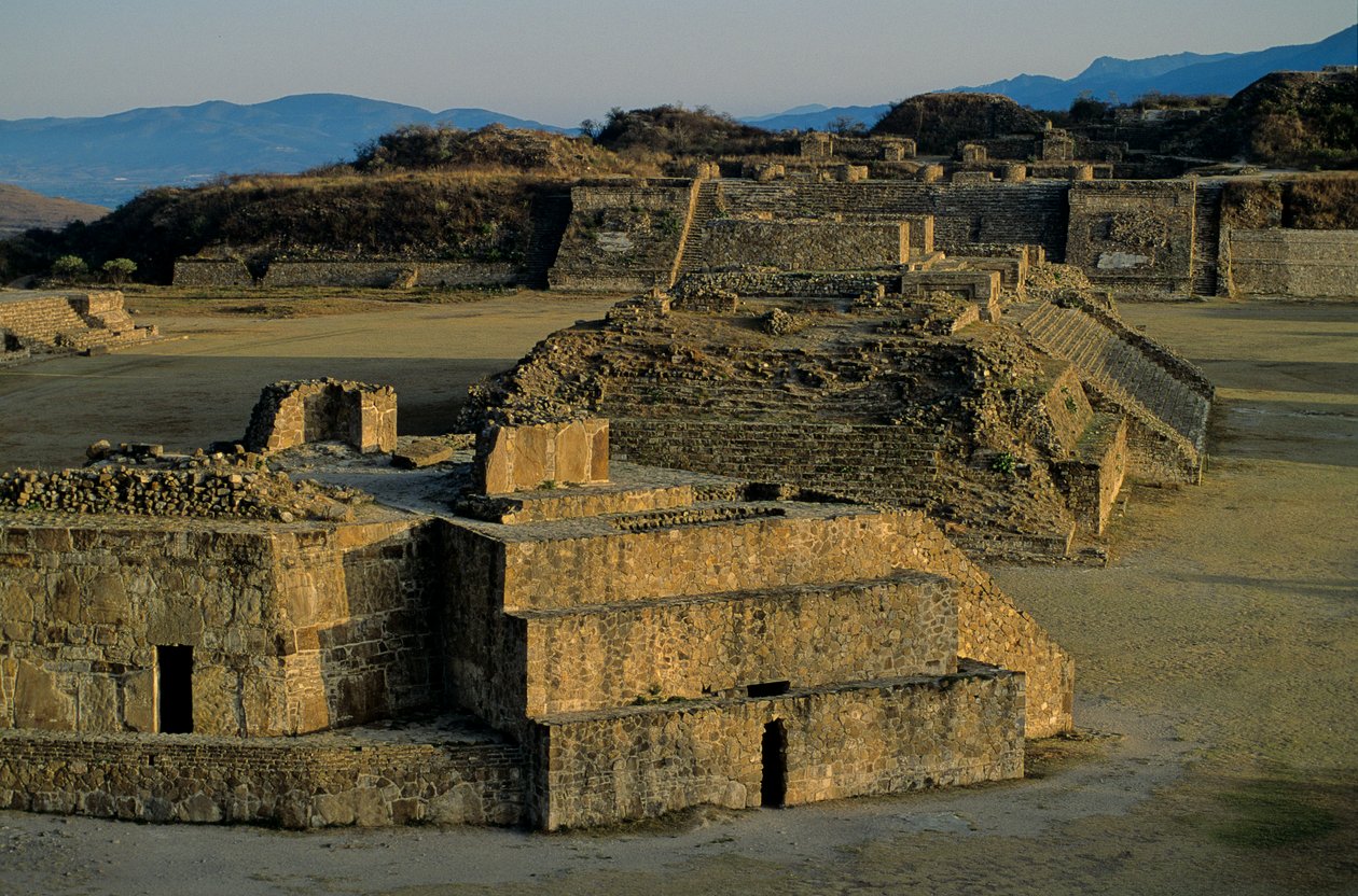 Olmeken; Monte Alban; Oaxaca; Mexico, Danzante; Zapotec door Kenneth Garrett