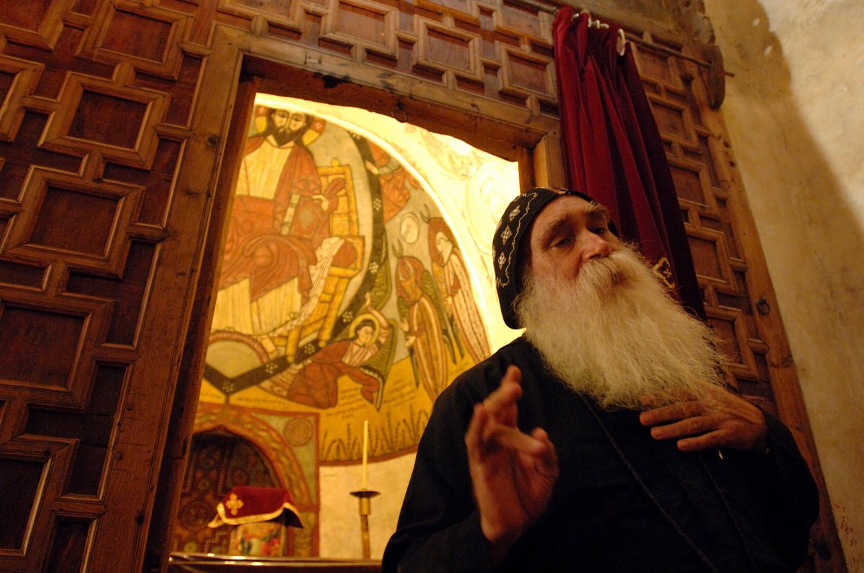 Sint-Antoniusklooster, Vader Ruwais, Koptische monnik, Egypte, Evangelie van Judas; Codex Tchacos, 2006 (foto) door Kenneth Garrett