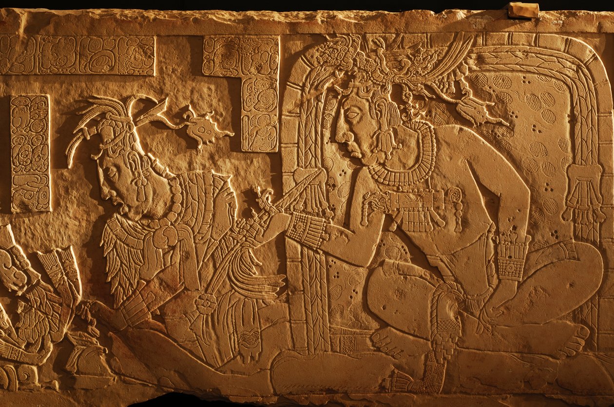 Tempel 21 troonbank, houtsnede van koning Akhal Mo Nab, Palenque, Mexico, 2005 (foto) door Kenneth Garrett