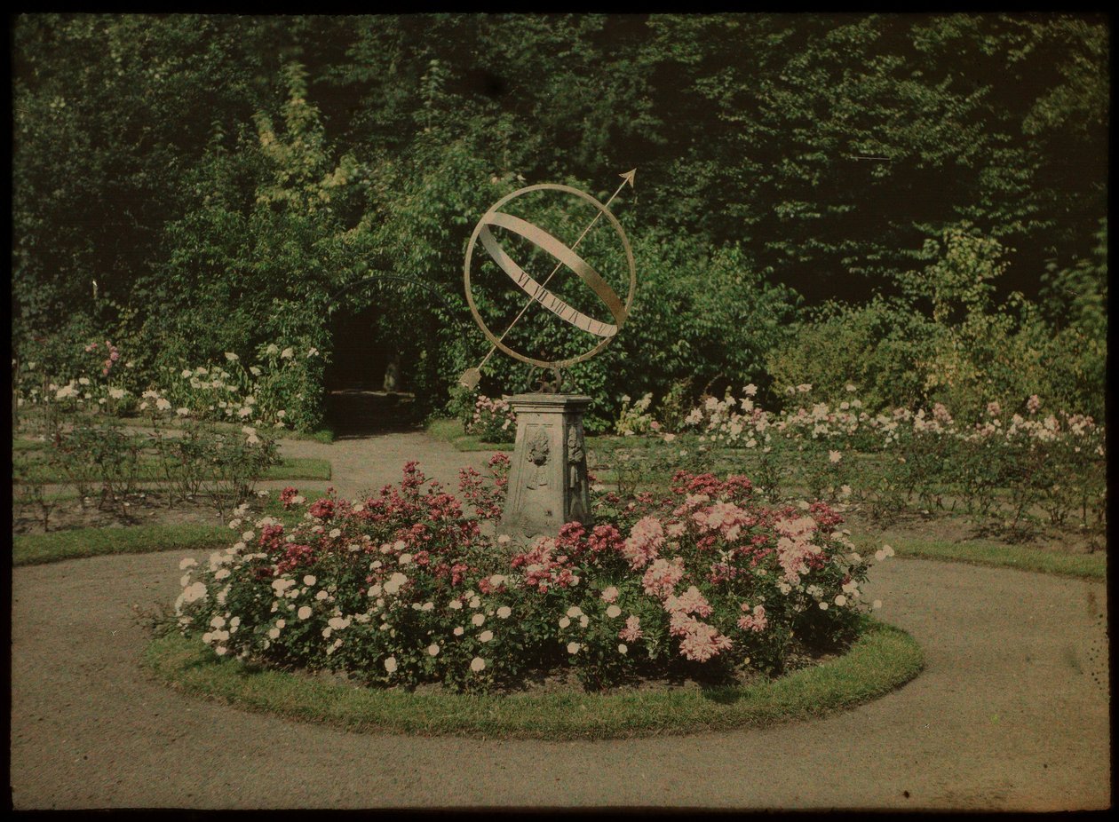Zonnewijzer in de tuin van het huis Kersbergen, Zeist door Lambertus Hendrik van Berk