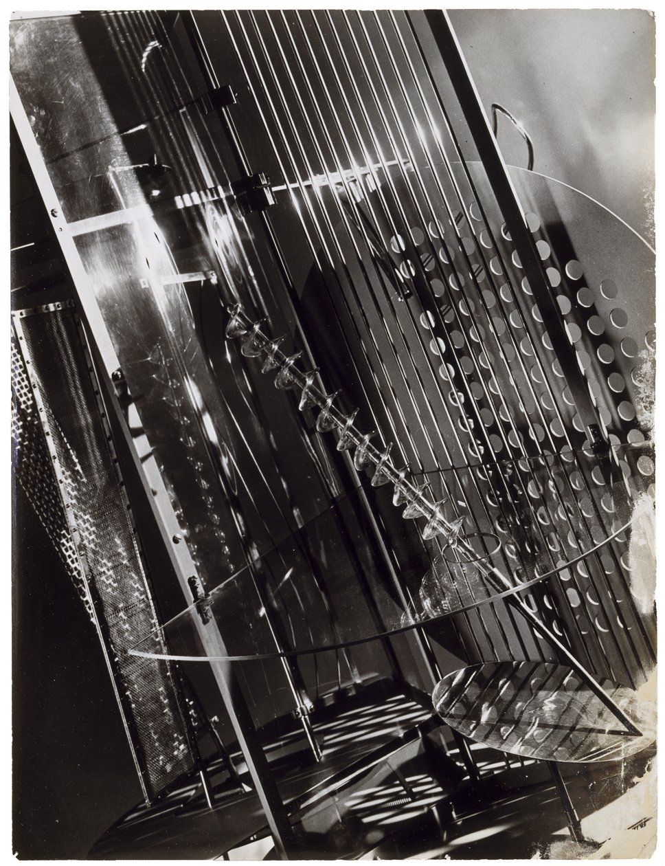 De licht-ruimte modulator door Laszlo Moholy Nagy