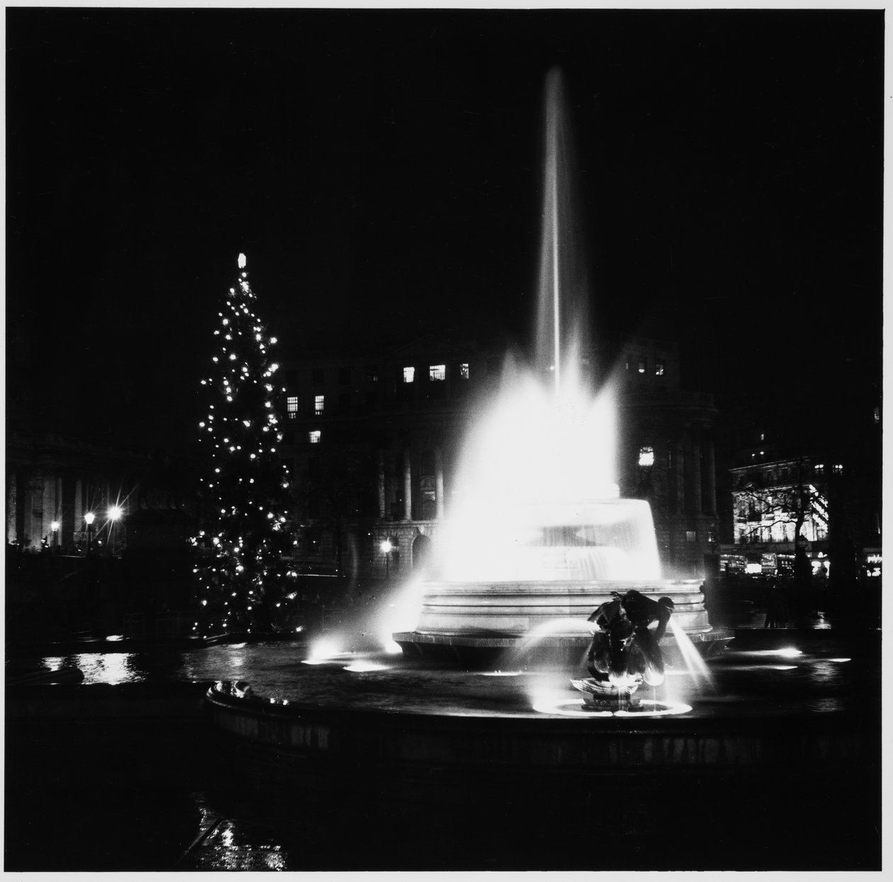 Trafalgar Square, St James, Westminster, Stad Westminster, Groot-Londen, Verenigd Koninkrijk door Leonard Robin Mattock