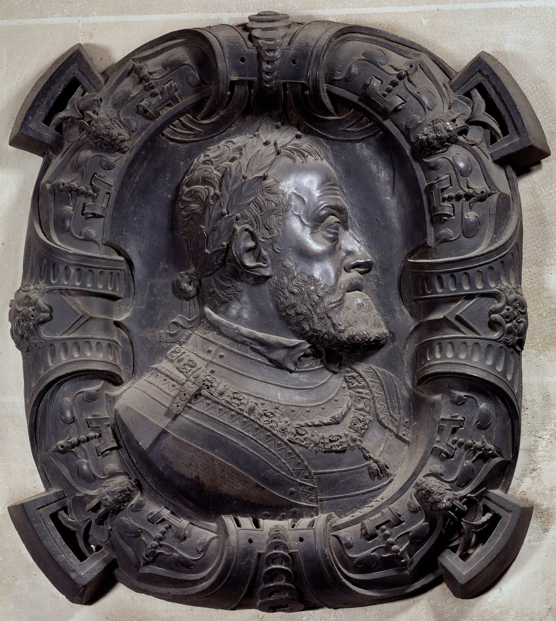 Profielportret van Keizer Karel V (1500-1558) Reliëf in gebeeldhouwd brons door Leone Leoni (1509-1590). Parijs, Louvre Museum door Leone Leoni