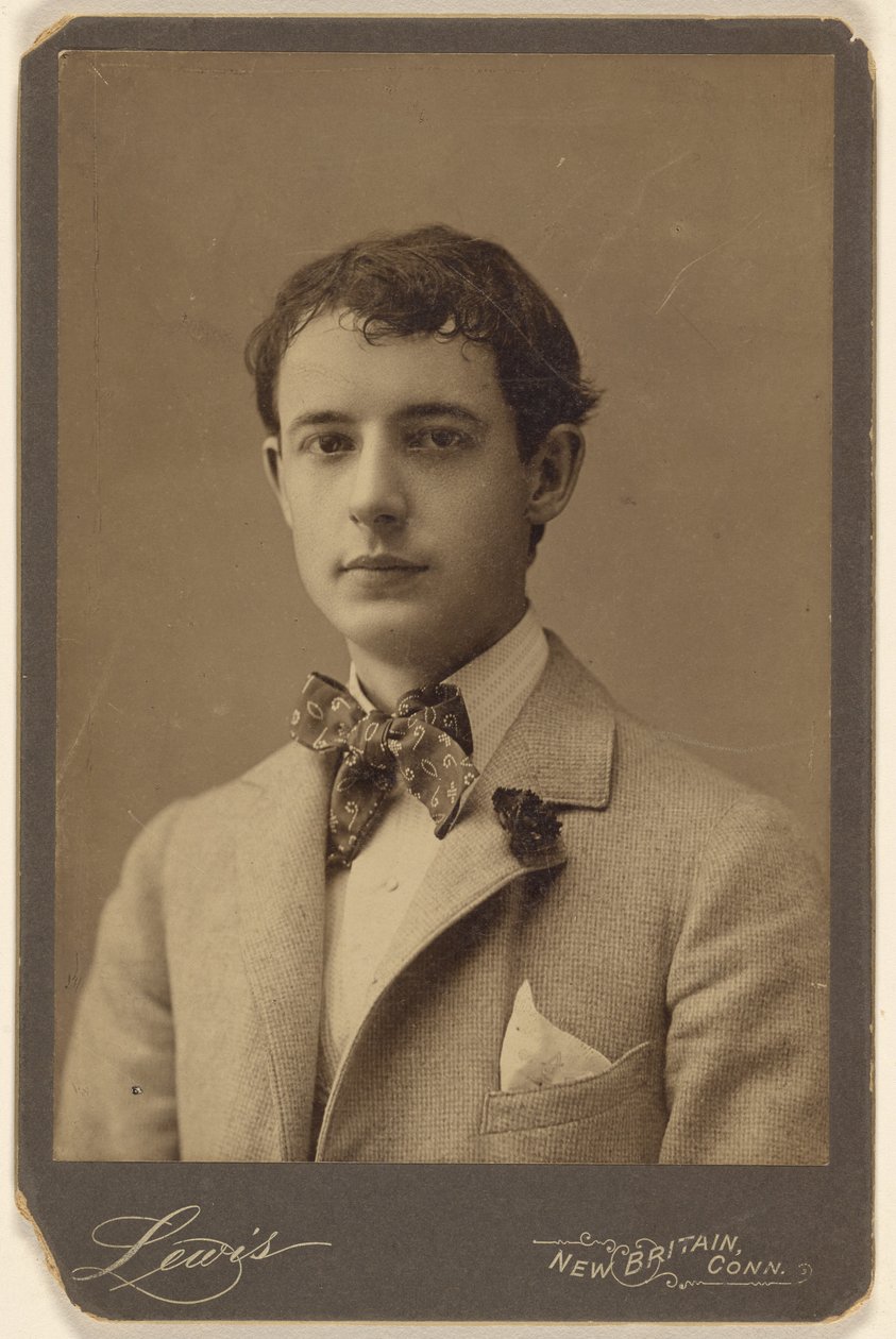 Walter Thomas [jonge man met vlinderdas en anjer in revers van jas] door Lewis