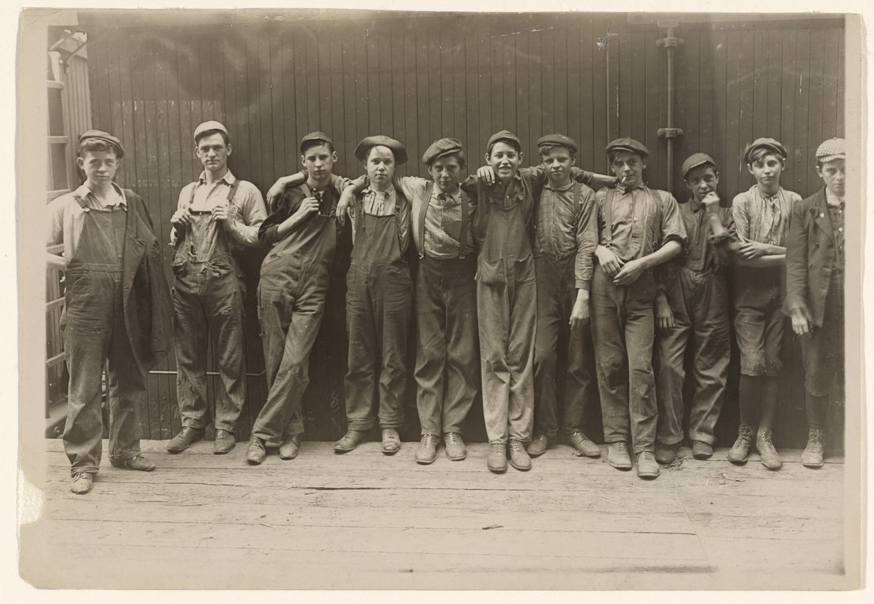 Een groep jonge wetenschappers aan het werk in een conservenfabriek in Indianapolis, Indiana door Lewis W. Hine