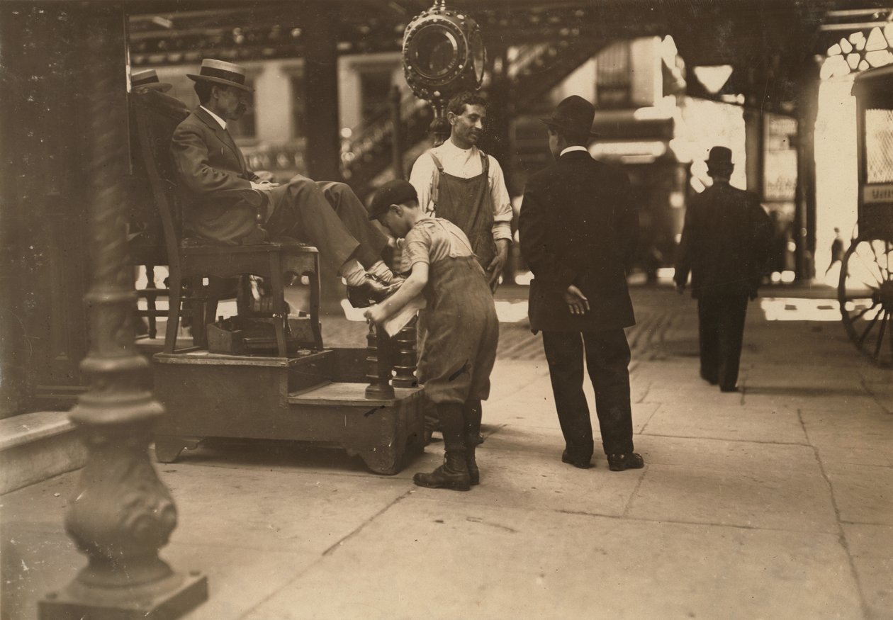 Bootblack op 3rd Avenue en 9th Street, New York City door Lewis Wickes Hine