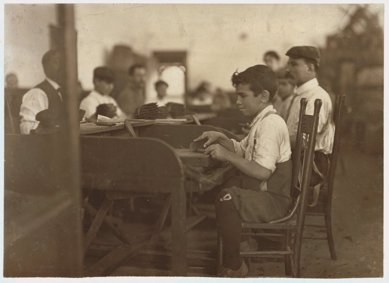 Kindleerling bij De Pedro Casellas Sigarenfabriek, Tampa, Florida, 1909 door Lewis Wickes Hine