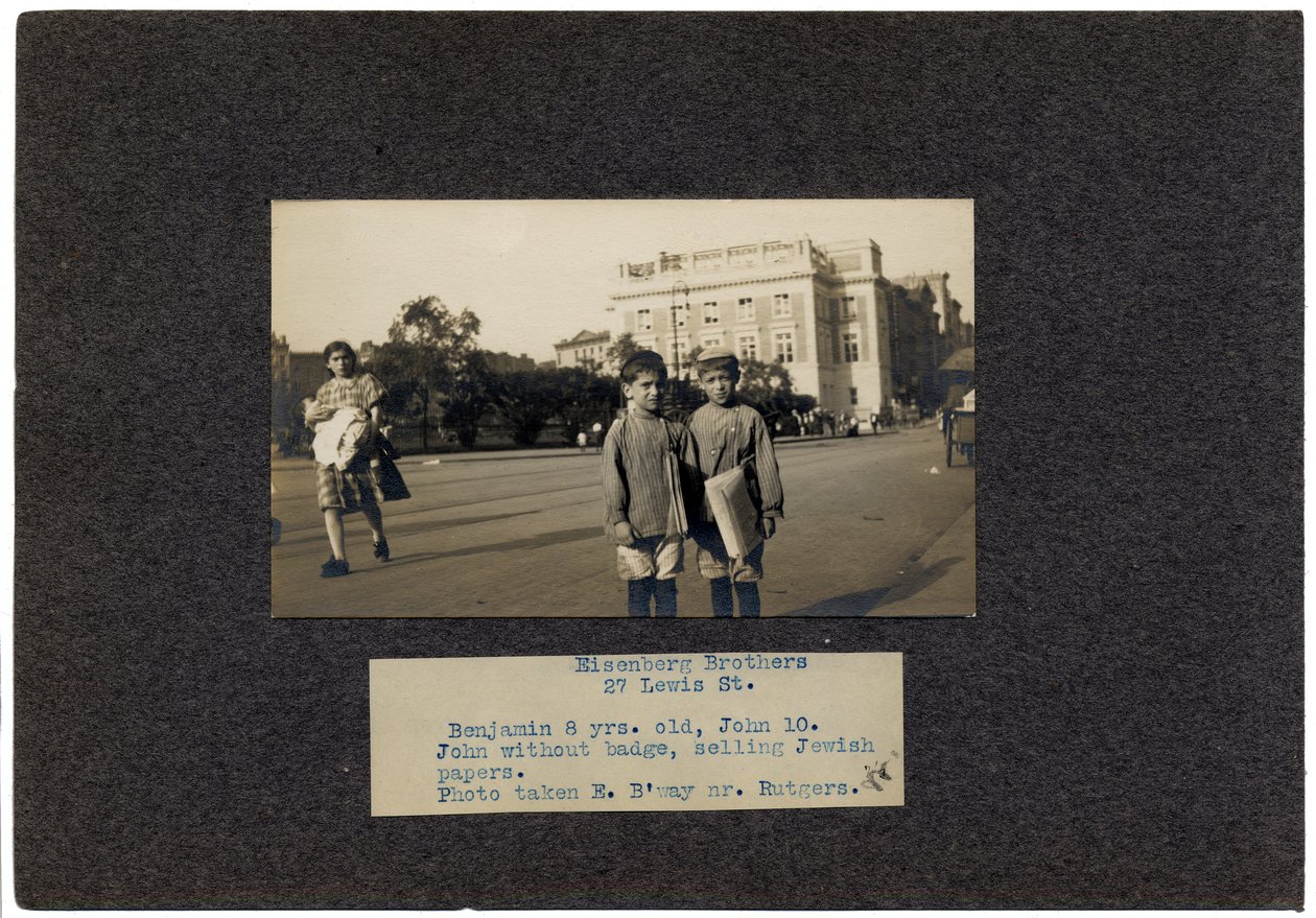 Eisenberg Brothers, 27 Lewis Street, New York City, c.1910-13 door Lewis Wickes Hine