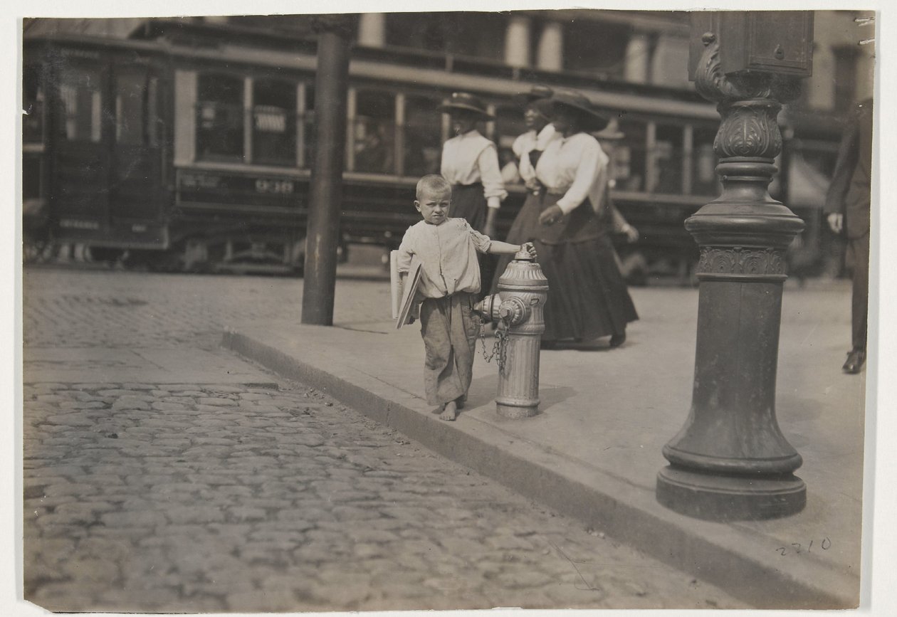 Krantenverkoper door Lewis Wickes Hine
