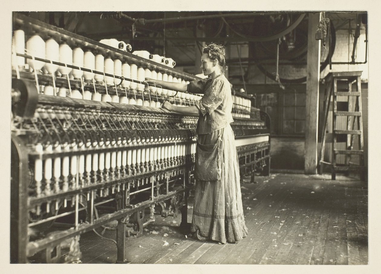 Oude spinner in zuidelijke katoenfabriek door Lewis Wickes Hine