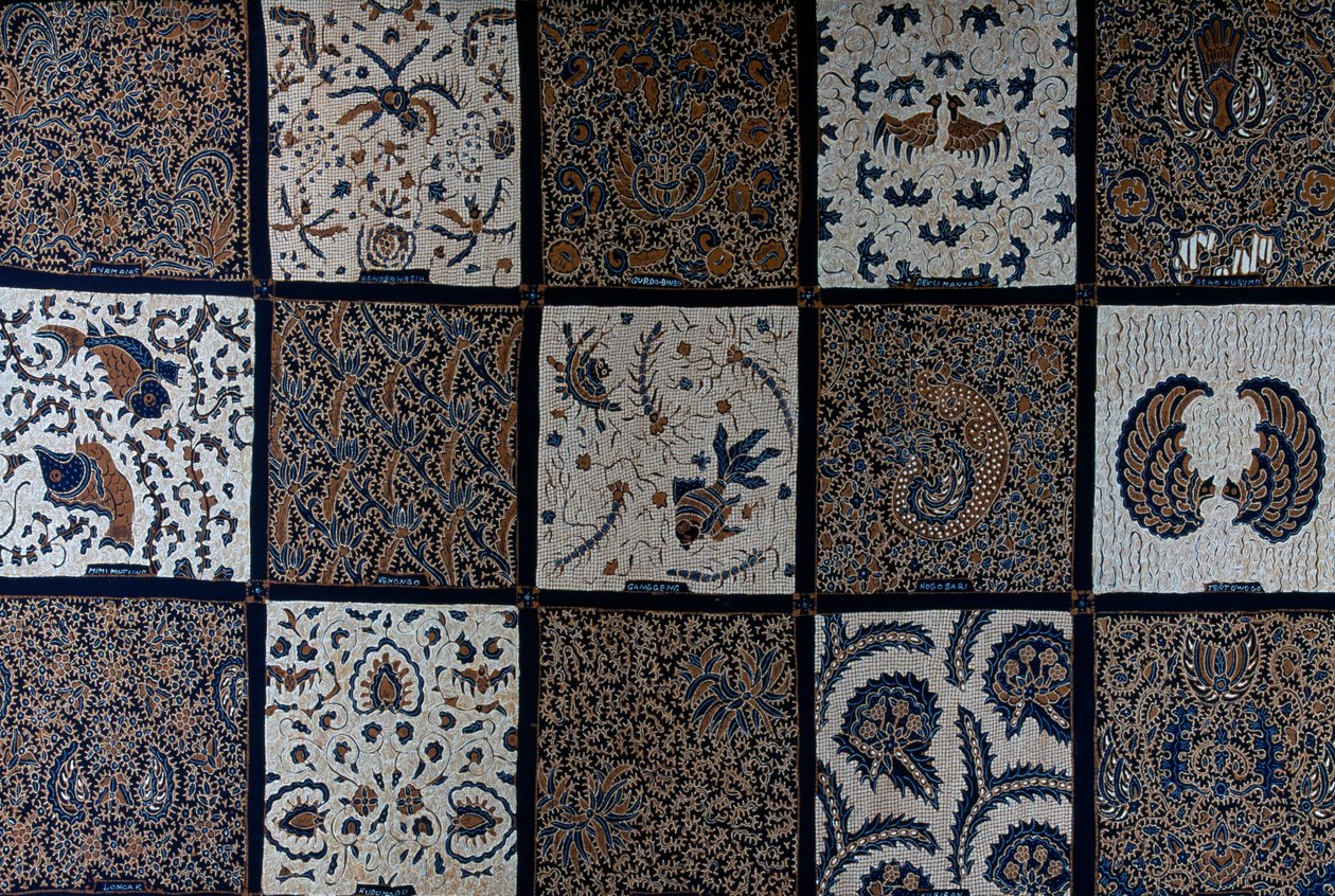 Batik met traditionele ontwerpen uit traditionele kleuren, Surakarta, Java, Indonesië, detail door Unbekannt Unbekannt