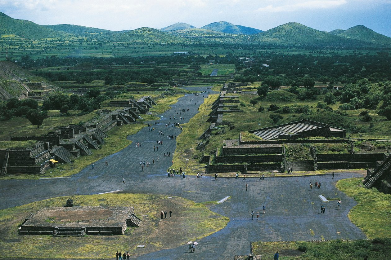 Mexico, Bekken van Mexico, Mexico-Stad, Teotihuacan (Stad van de Goden), Piramide van de Maan en Avenue van de Doden door Unbekannt Unbekannt