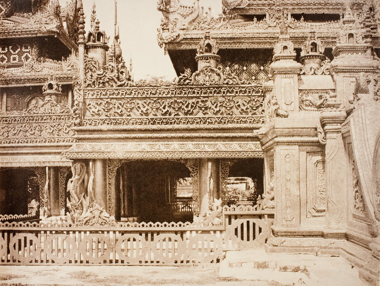 Nr. 92. Amerapoora. Een ander deel van het balkon van Kyoung Nr. 86 [Maha-too-lo-Bounghian Kyoung]. door Linnaeus Tripe