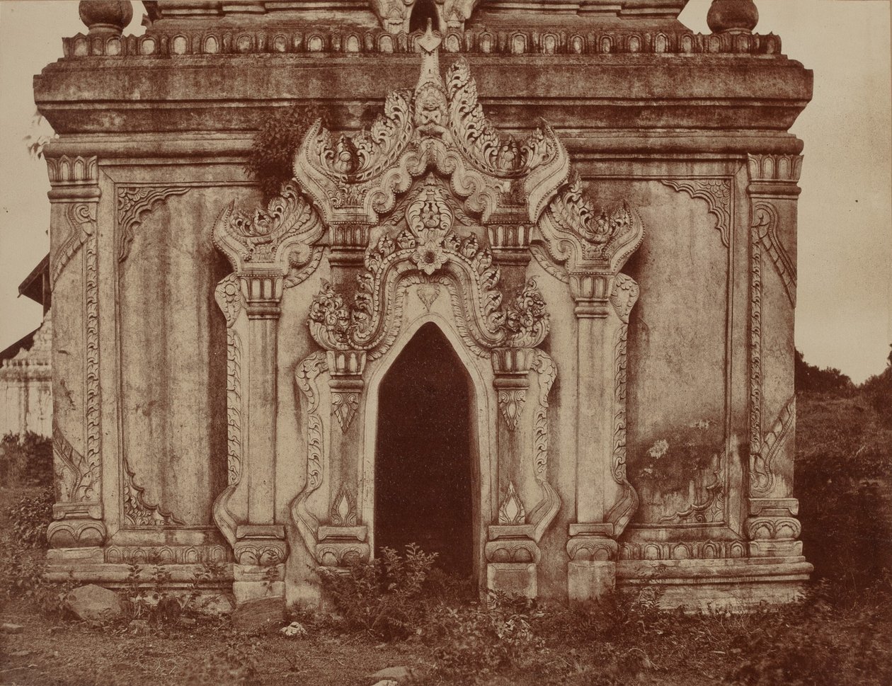 Tsagain Myo: Deur van een Kleine Pagode door Linnaeus Tripe