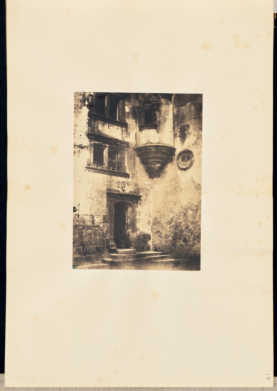 [Trappen en ingang van een Renaissance gebouw]. door Louis Alphonse Davanne