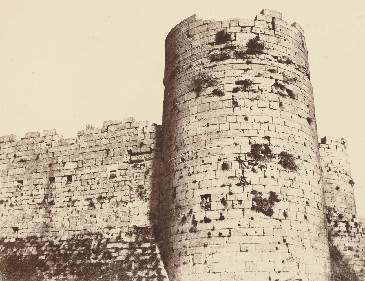 Kalaat-El-Hosn, Tweede Tentoonstelling, Buitenkant, Hoektoren, zuidwesten,1859 (foto) door Louis de Clercq