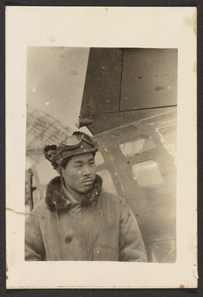 [Asian Pilot] door Louis Fleckenstein