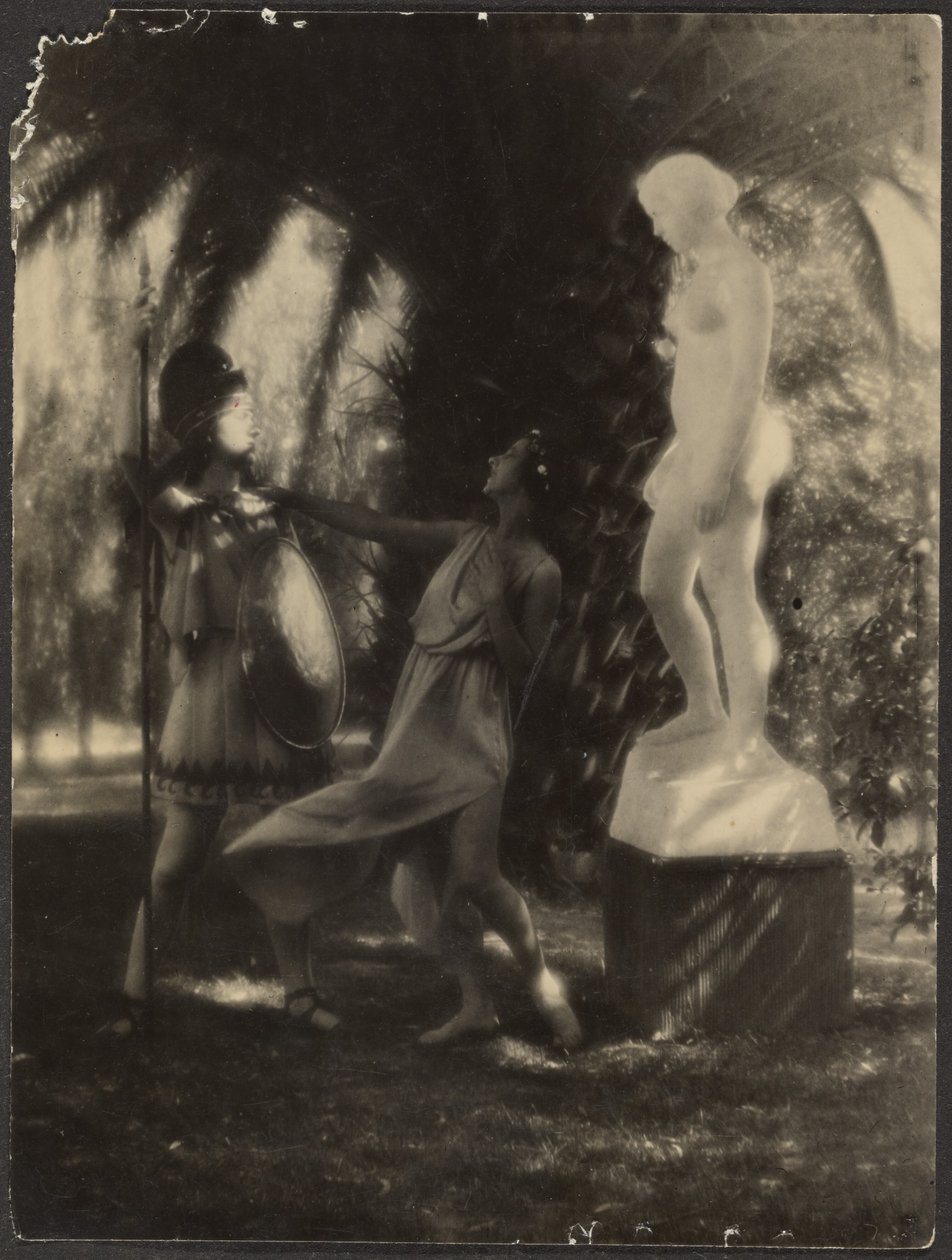 [Dansers in de tuin] door Louis Fleckenstein