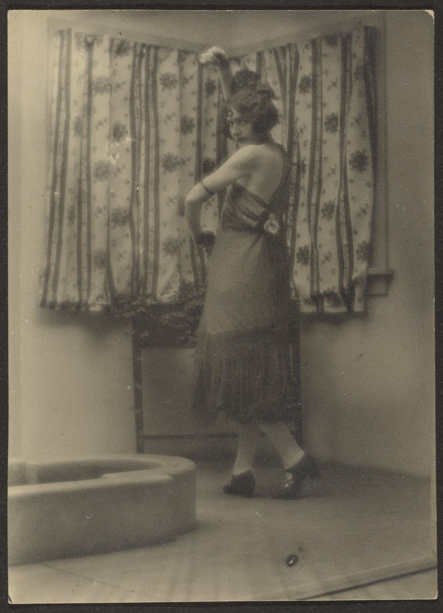 [Vrouwelijke danseres] door Louis Fleckenstein
