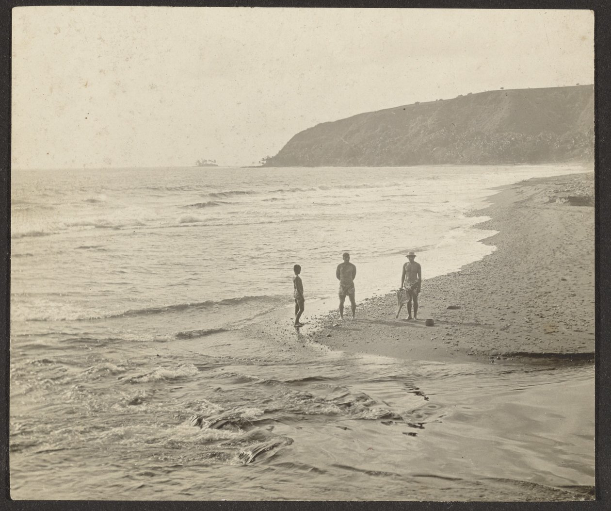[Figuren op het strand] door Louis Fleckenstein