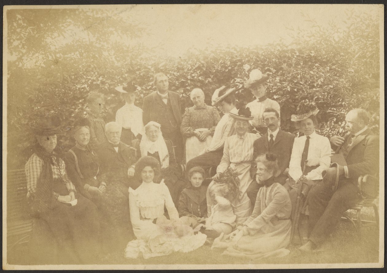 [Grote groepsfoto van de familie] door Louis Fleckenstein