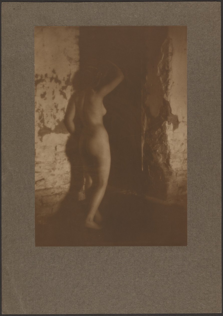 Naakt in Archway door Louis Fleckenstein