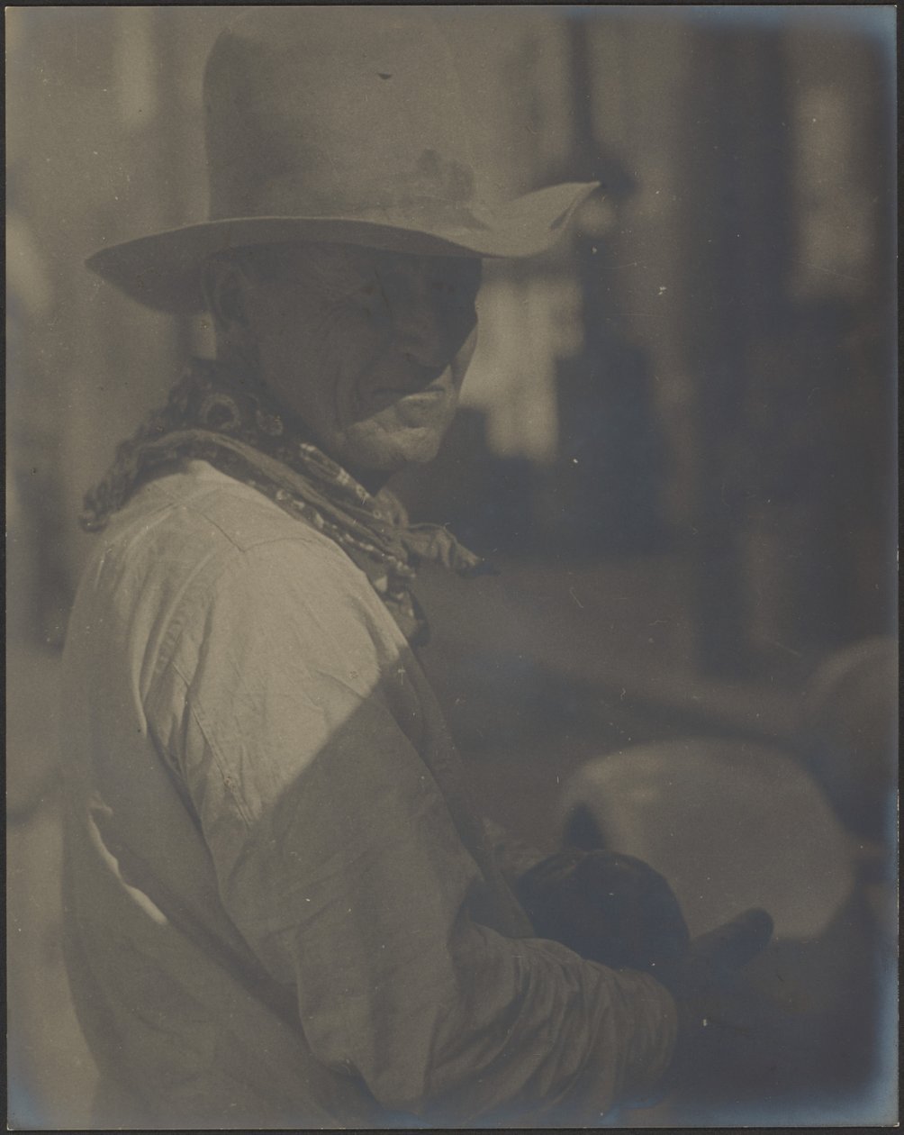 [Portret van een man in cowboykleding] door Louis Fleckenstein