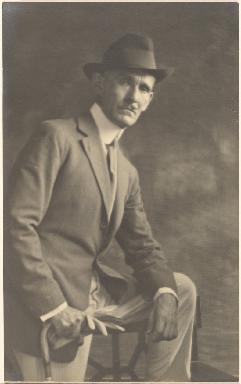[Portret van een man met stok en handschoenen]. door Louis Fleckenstein