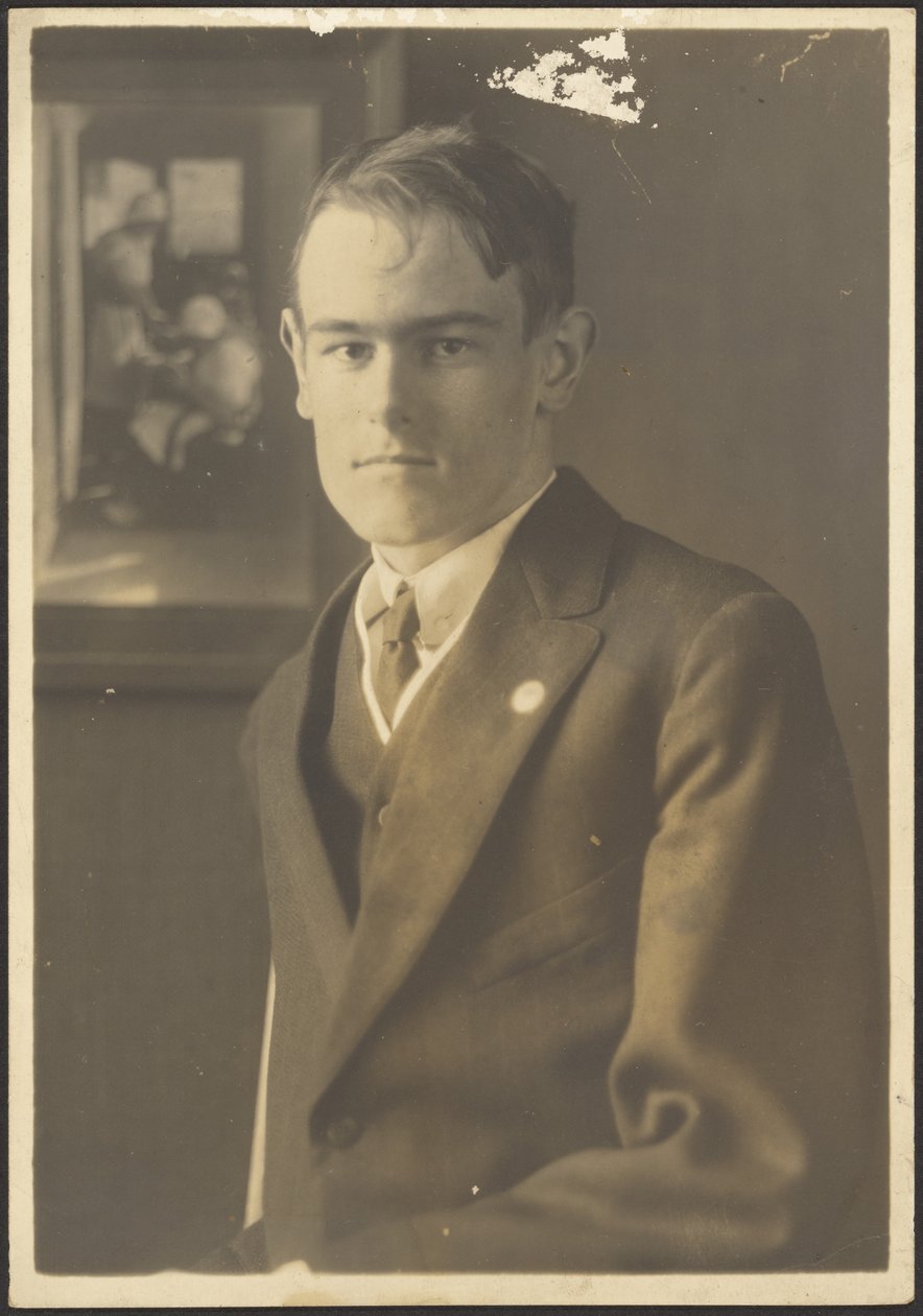 [Portret van een man met een Nederlands schilderij op de achtergrond] door Louis Fleckenstein