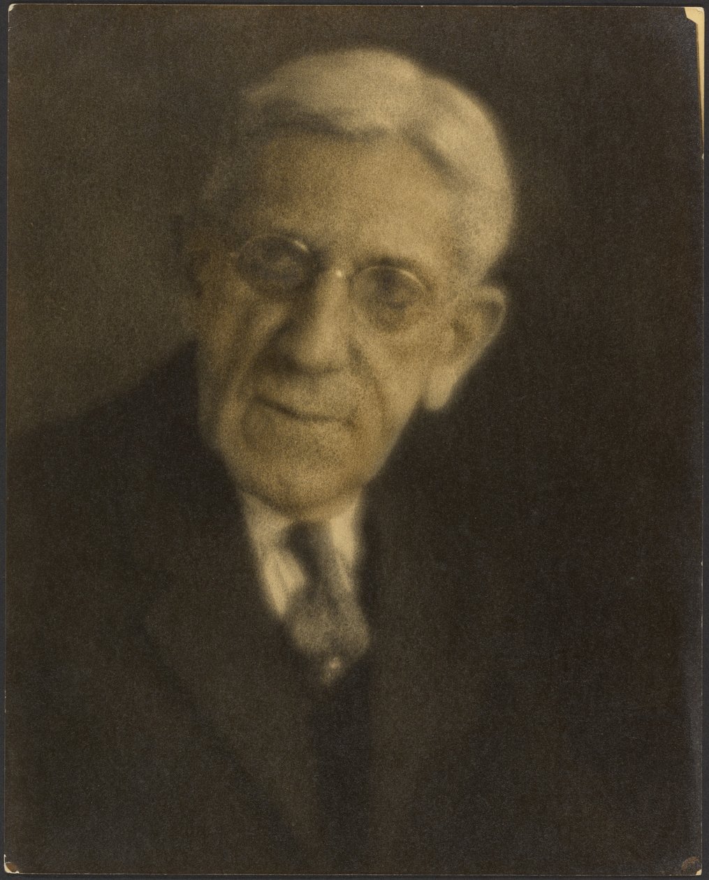 [Portret van een man met bril] door Louis Fleckenstein