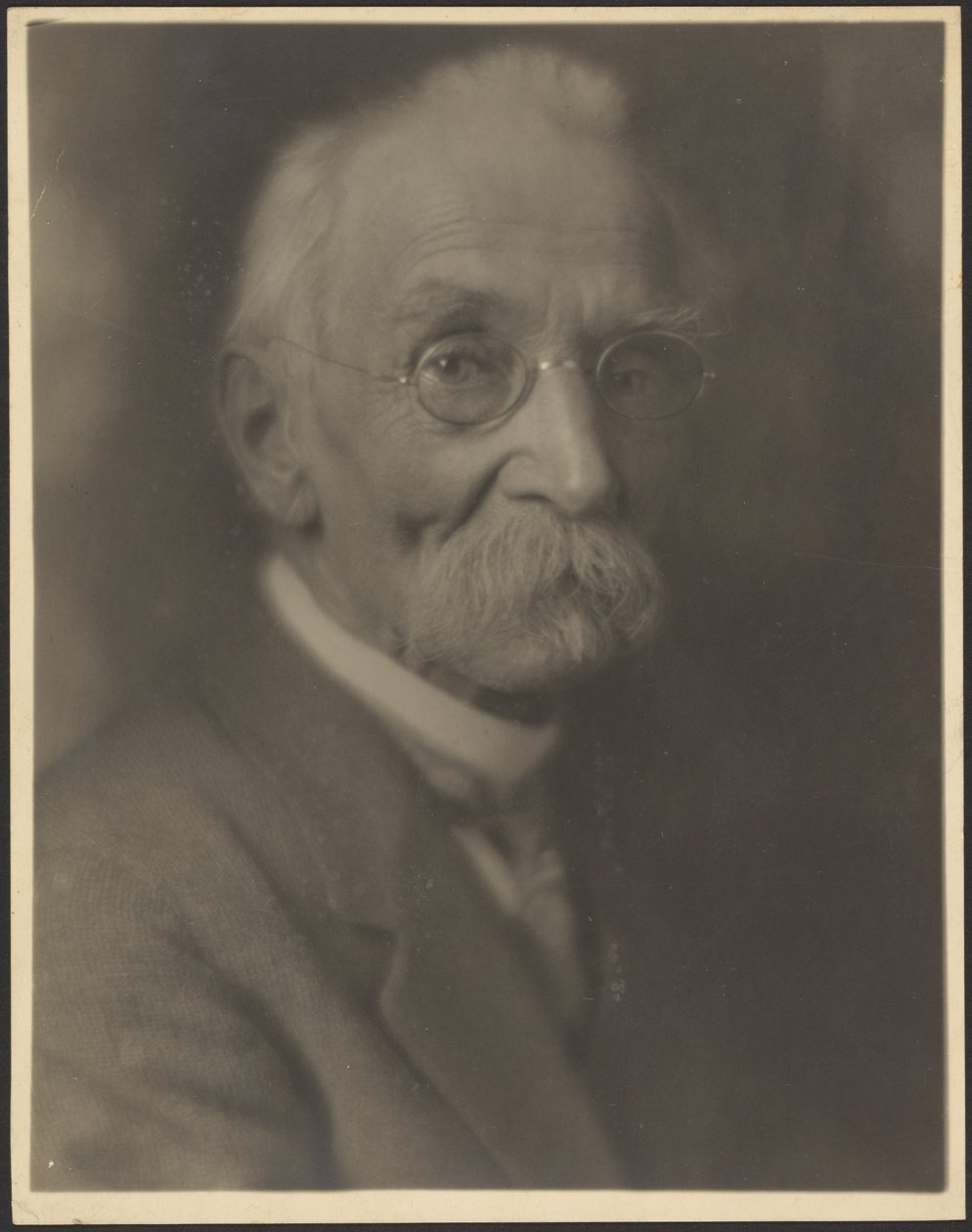 [Portret van een man met een lange snor] door Louis Fleckenstein