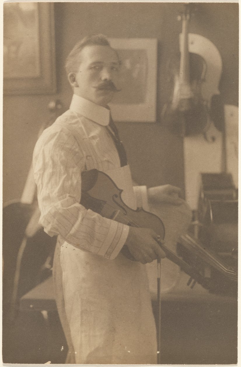 Portret van een vioolbouwer in zijn atelier door Louis Fleckenstein