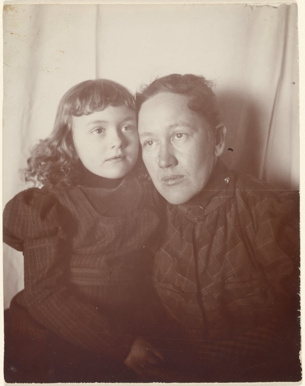 [Portret van een vrouw en een meisje] door Louis Fleckenstein