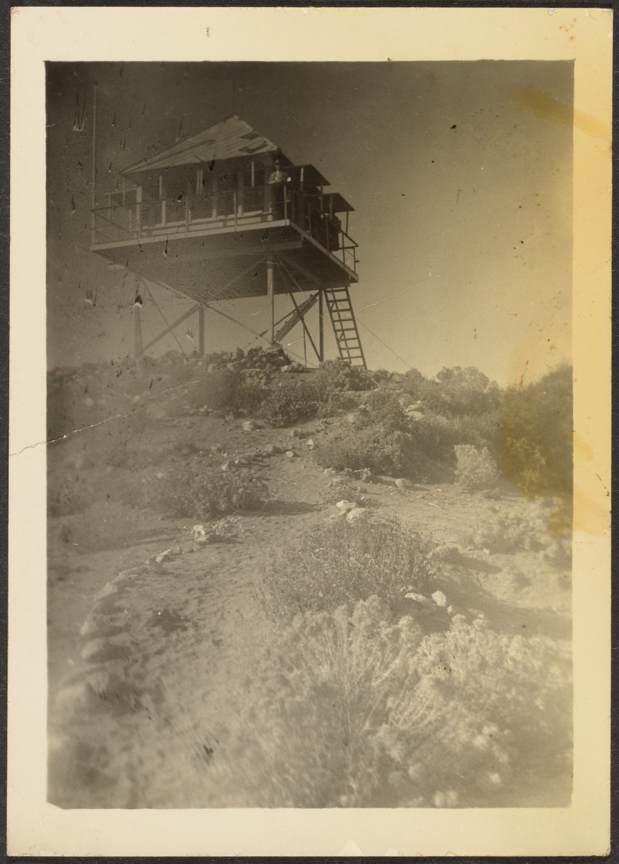 [Uitkijktoren in landschap]. door Louis Fleckenstein