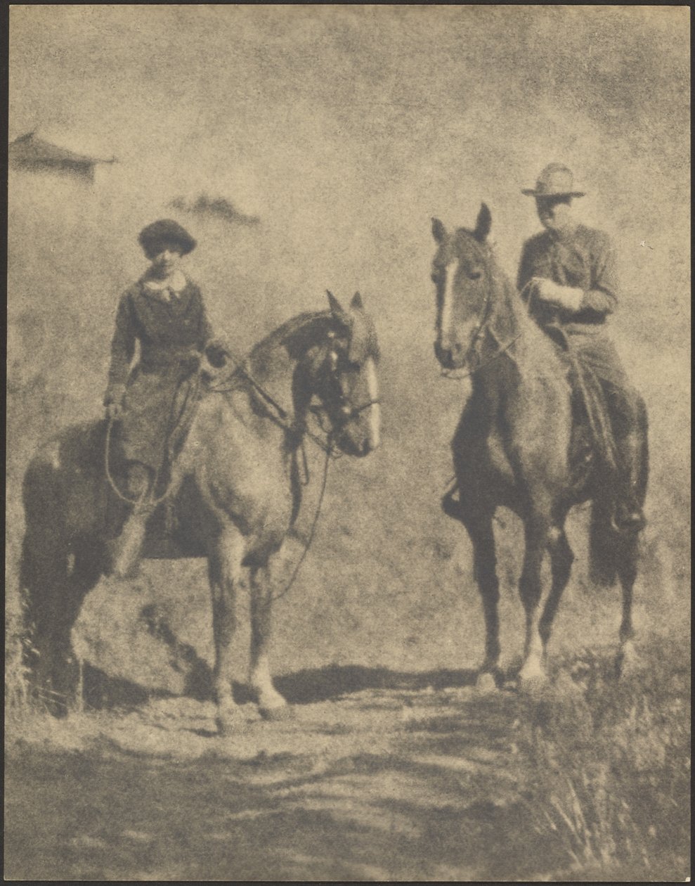 [Vrouw en man te paard] door Louis Fleckenstein
