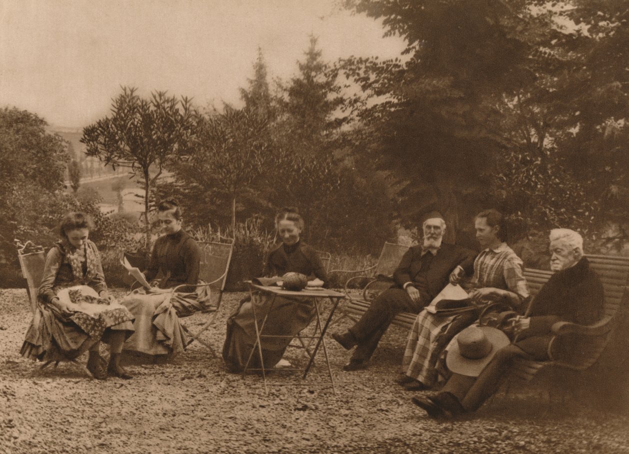 Een groep mannen en vrouwen zittend aan een tafel, 1937 door Louis Guichard