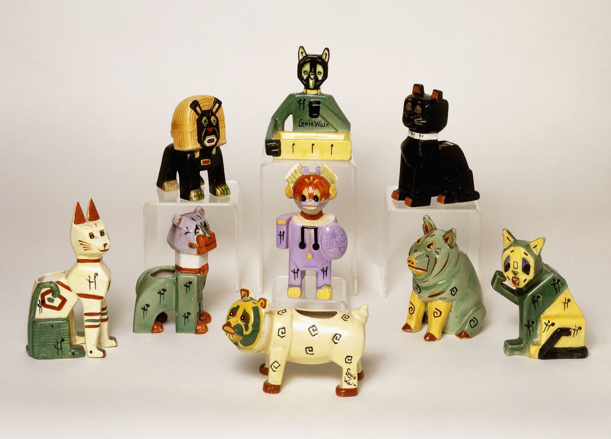 Een groep porseleinen vazen in de vorm van gestileerde dieren, 20e eeuw door Louis Wain