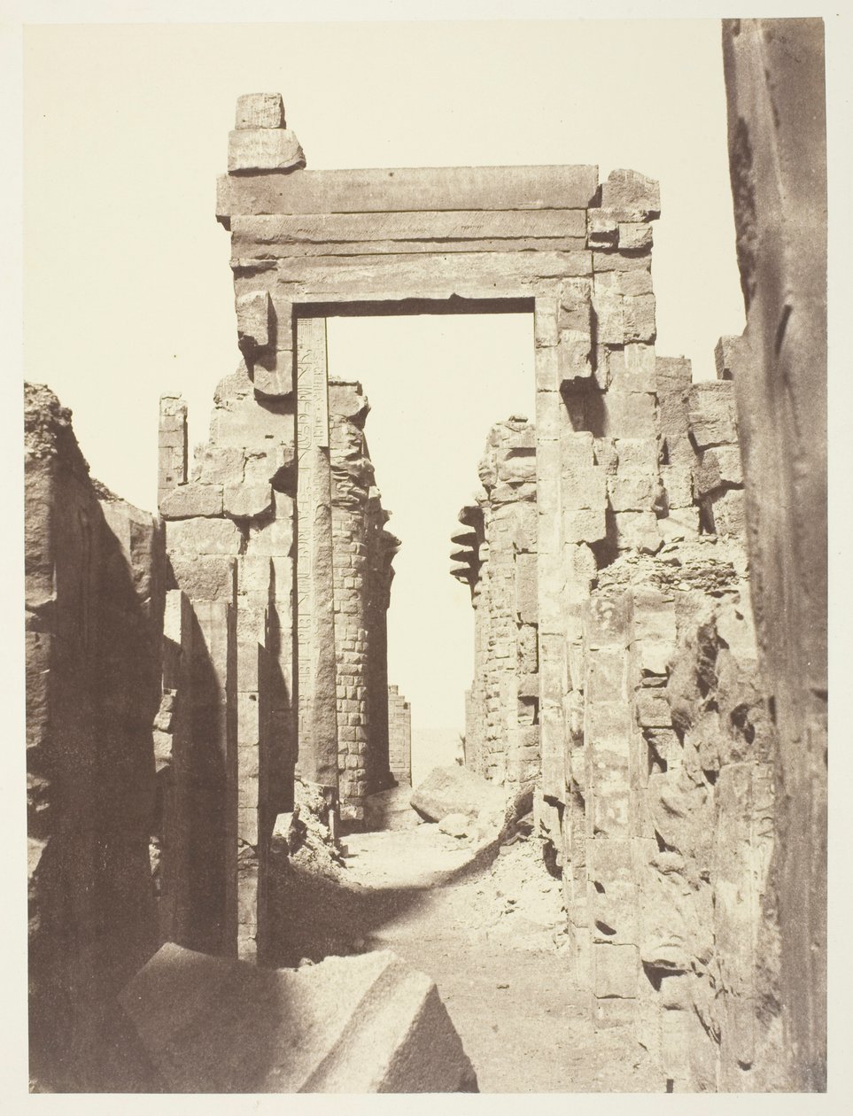 Karnac, Grande Allée du Milieu des Ruines, ingang oost door Louis de Clercq