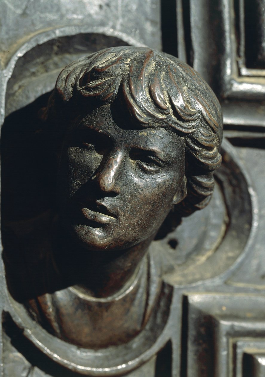 Hoofd van Giuliano de Medici, detail van bronzen werk op deur door Luca della Robbia (1400-1481). Nieuwe Sacristie, Kathedraal van Santa Maria del Fiore, Florence, Italië door Luca Della Robbia