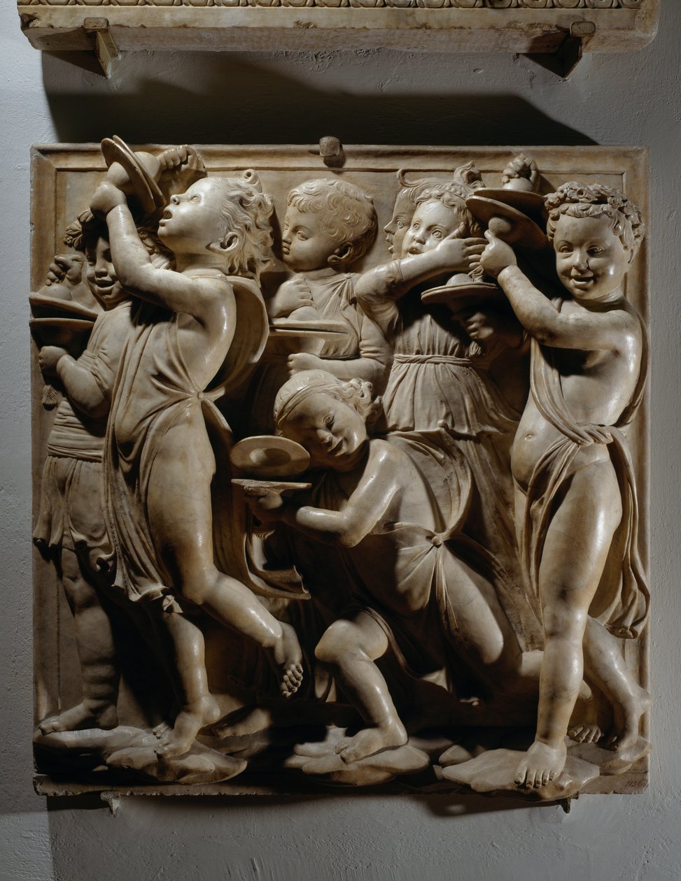 Laudate Eum in cimbalis iubilationis (Psalm 150, Laudate Dominum), paneel met bekkenspelers door Luca Della Robbia