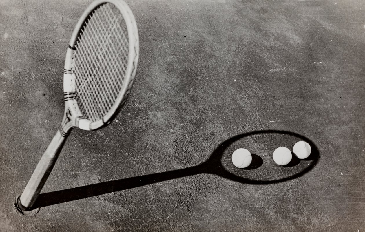 Tennisracket door Luigi Leoni