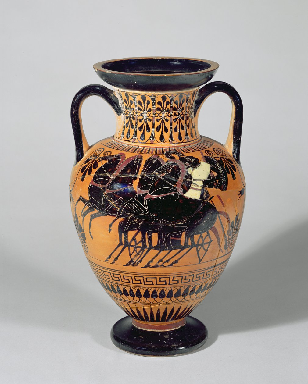 Attische zwartfigurige amfoor die een wagen met wielen afbeeldt, 520-500 v.Chr. door Lysippos