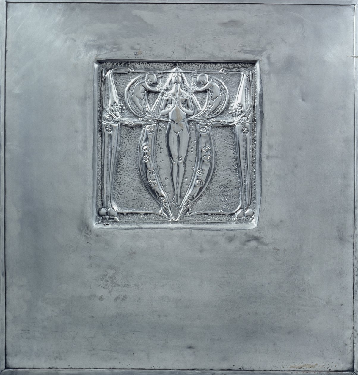 Decoratief paneel van geslagen metaal, 1898-99 door Margaret MacDonald Mackintosh