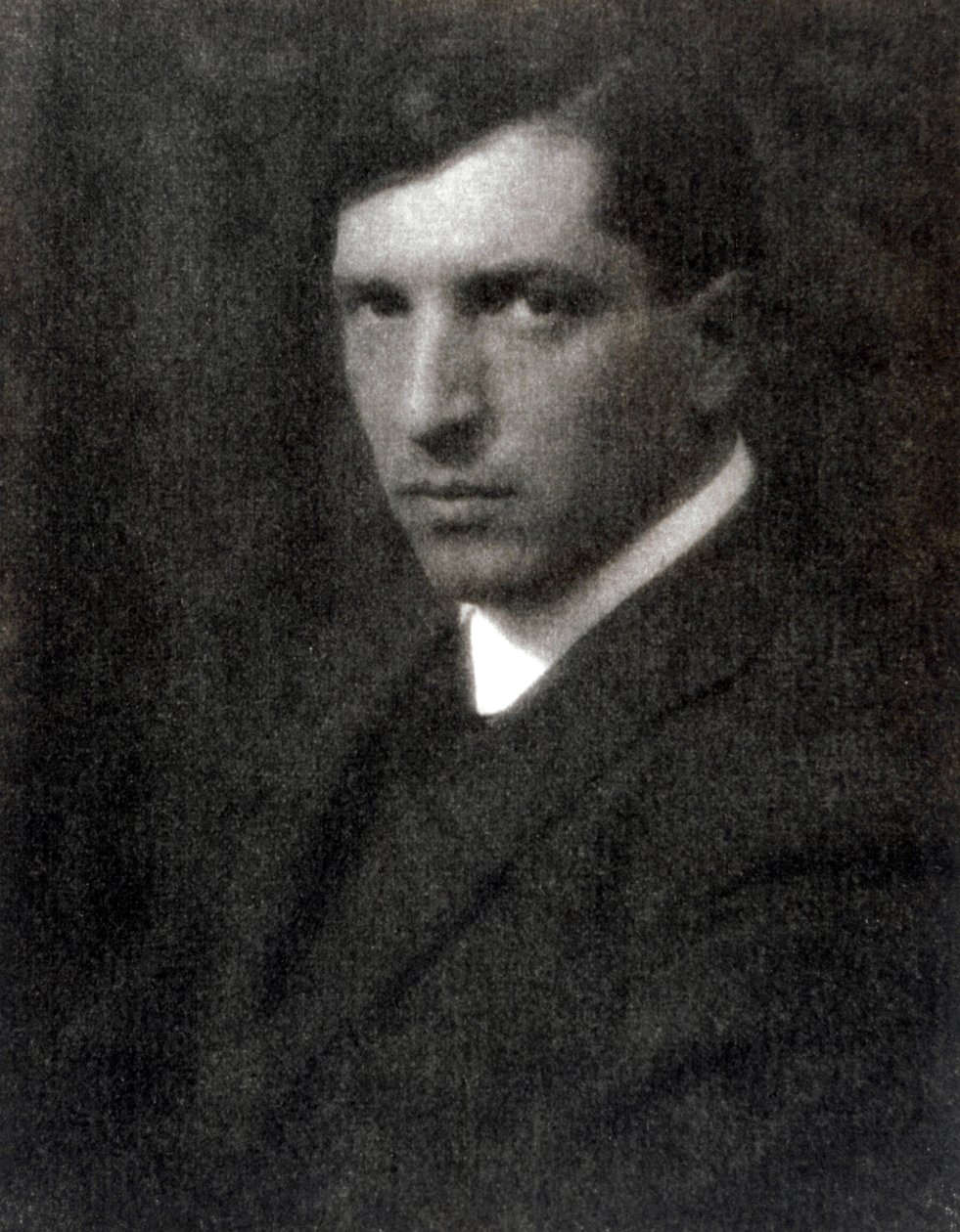 Halflang portret van de schilder Pietro Marussig, 28/11/1923 door Mario Castagneri